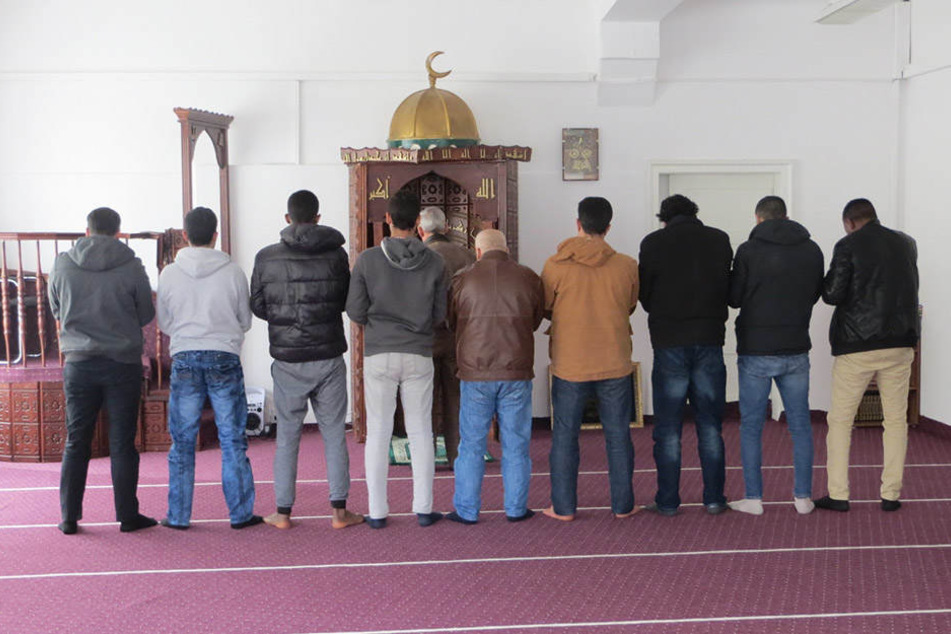 Die Stadt Görlitz untersagte die religiöse Nutzung, da das so nicht
angemeldet wurde. Der muslimische Gebetsraum ist nun geschlossen.