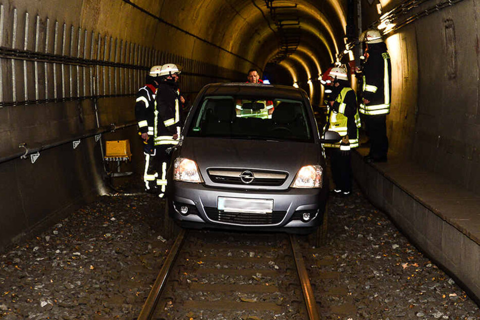 Das Auto der 52-jährigen Frau blieb im Tunnel der Linie 1 stecken.