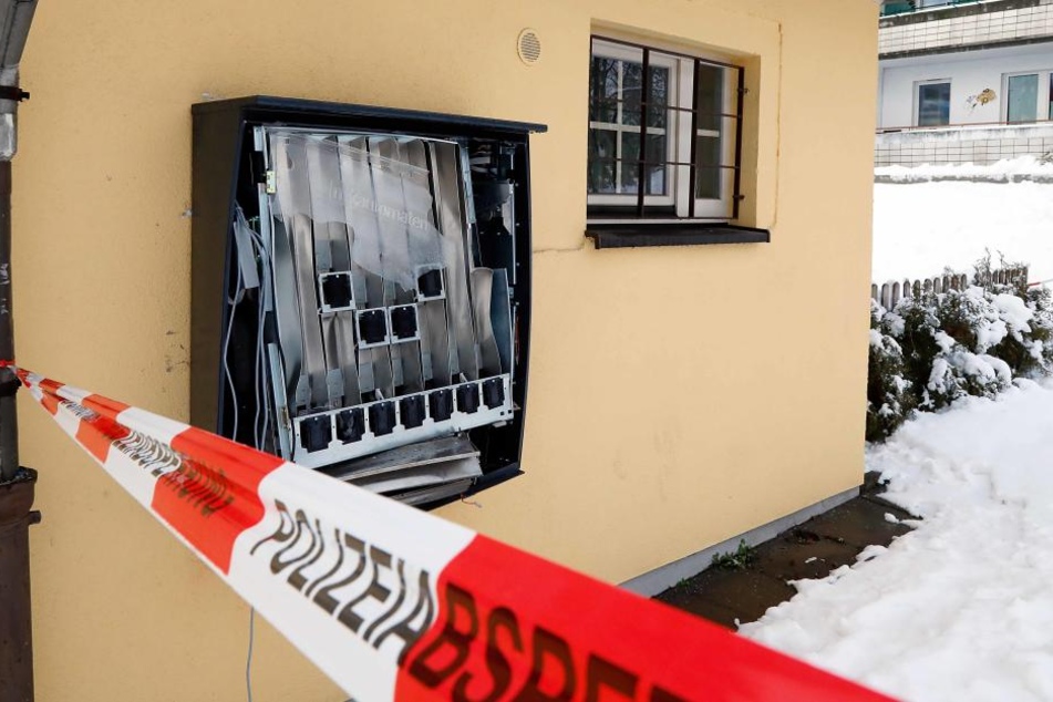 In der Zwickauer Straße ist am Dienstag erneut ein Automat in die Luft gejagt