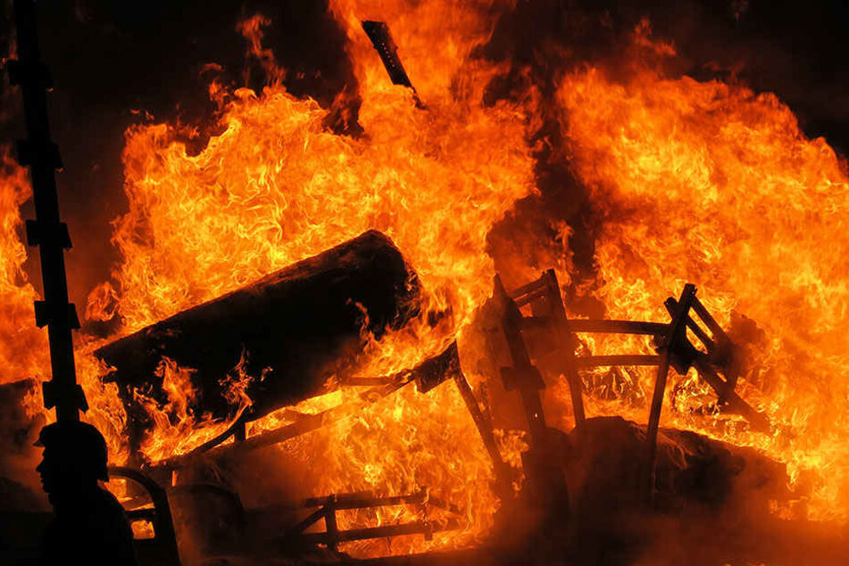 Ein brennender ICE wird im Bleßberg-Tunnel simuliert. (Symbolbild)