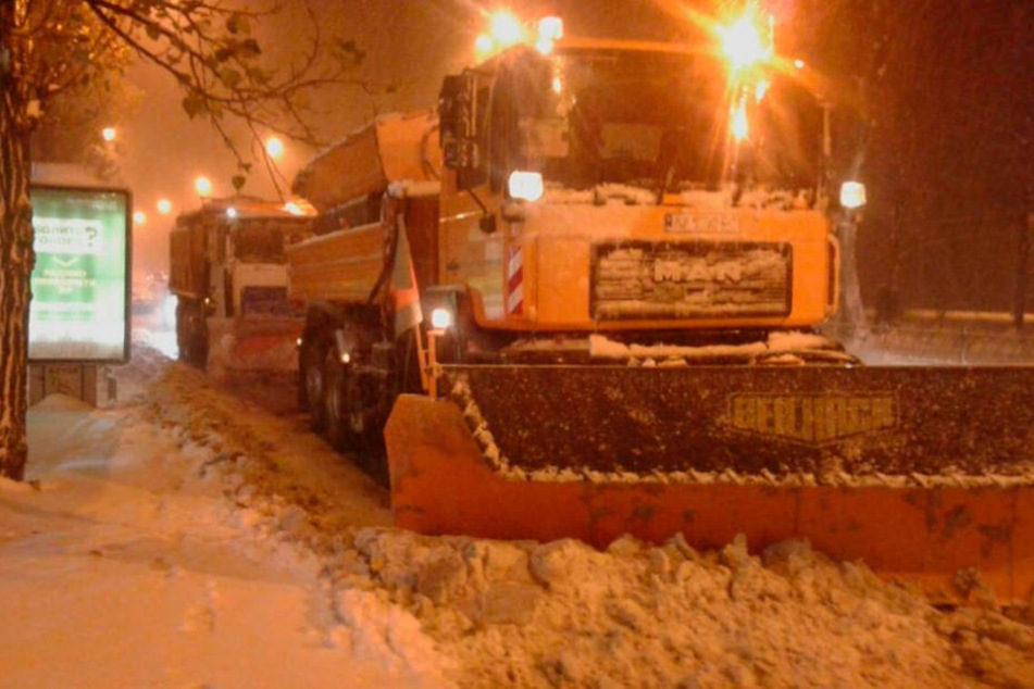 In Sachsen hatten die drei Schneepflüge ausgedient - jetzt sind sie in Kiew im Dienst.