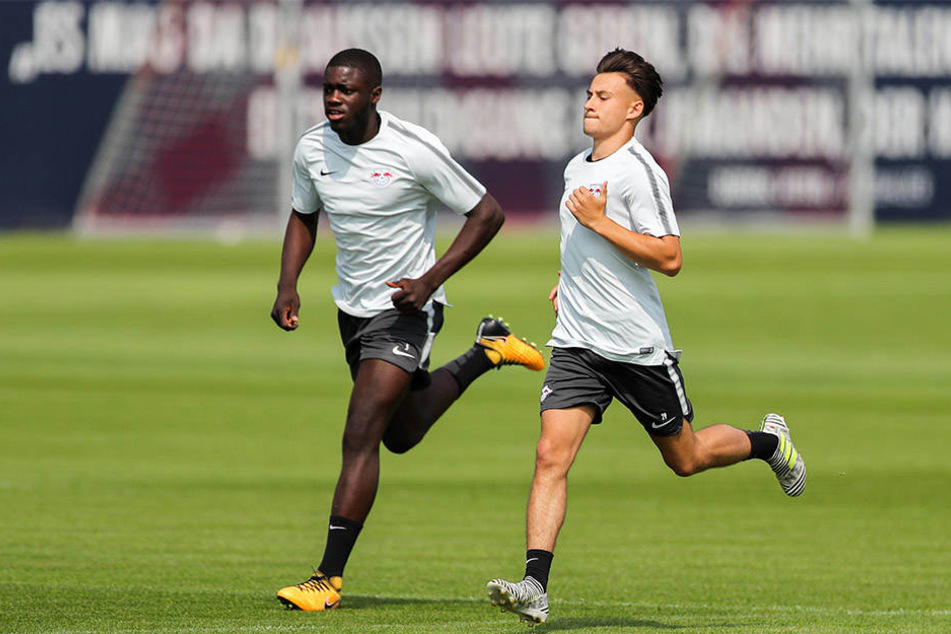 Nicolas Kühn (r.), hier mit Dayot Upamecano (19, l.) steht vor einem Wechsel zu Ajax Amsterdam.