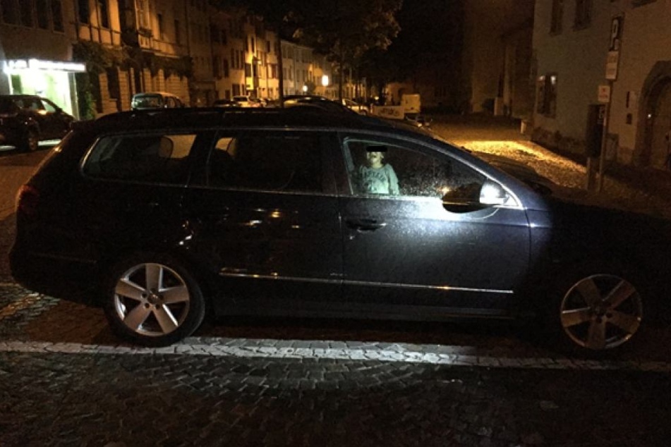 Der 2-Jährige wurde Sonntagnacht aus dem Auto befreit.