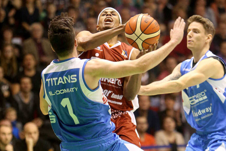 Klares Ergebnis: Die Chemnitz Niners zwangen die Dresdner Titans mit 103:69 in die Knie.