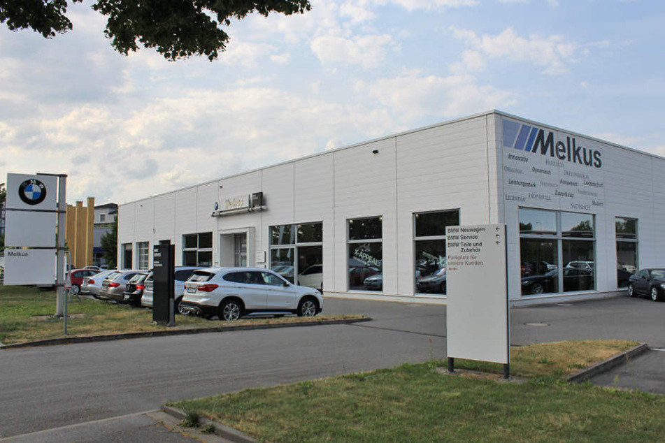 Das Autohaus findet Ihr auf der Hamburger Straße 30 in Dresden.