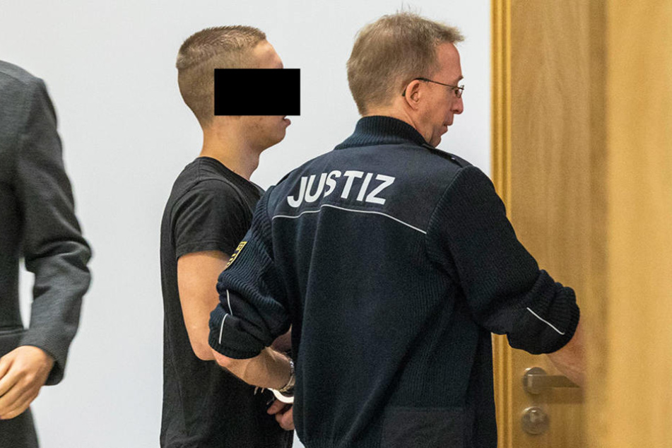 Max K. (21) muss sich jetzt sechs Monate bewähren, sonst wandert er ein.