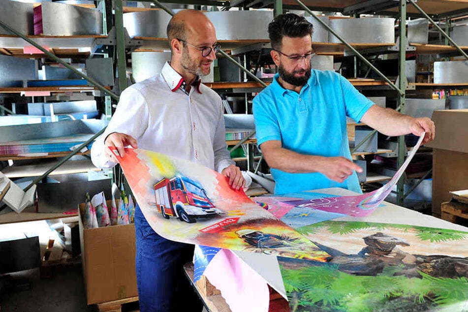 Lukas Roth (38) und Jens Heinz (47) in der Zuckertütenfabrik.