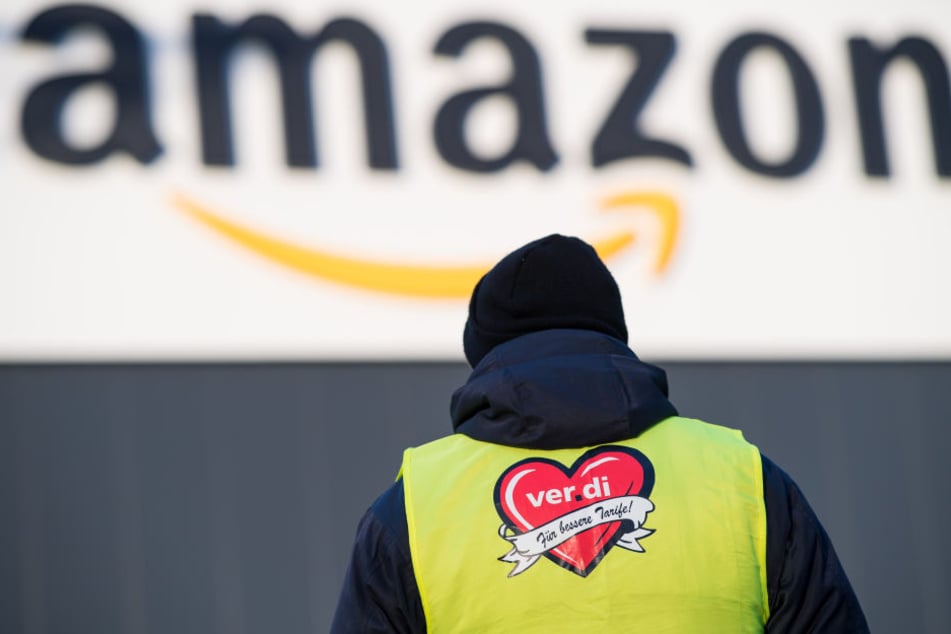 Ein Mitarbeiter von Amazon in Werne. (Archiv)