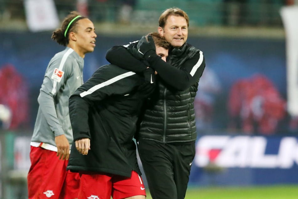 RB-Coach Hasenhüttl herzt den Ex-Stuttgarter Werner nach dem Sieg gegen Mainz 05.