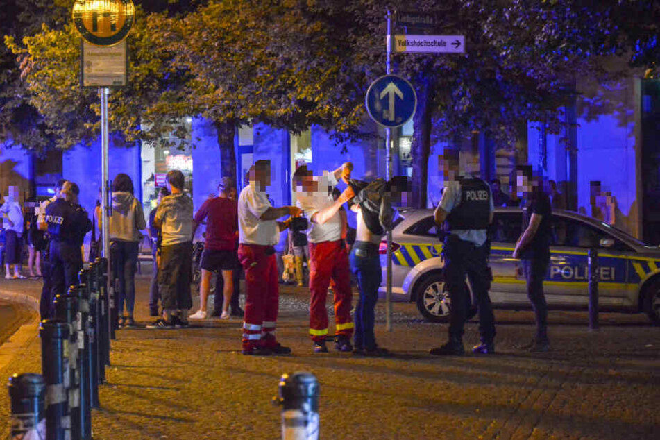 Mindestens ein Hammer und eine Stahlkette sollen die beiden Personengruppen benutzt haben, um einander zu verletzten.