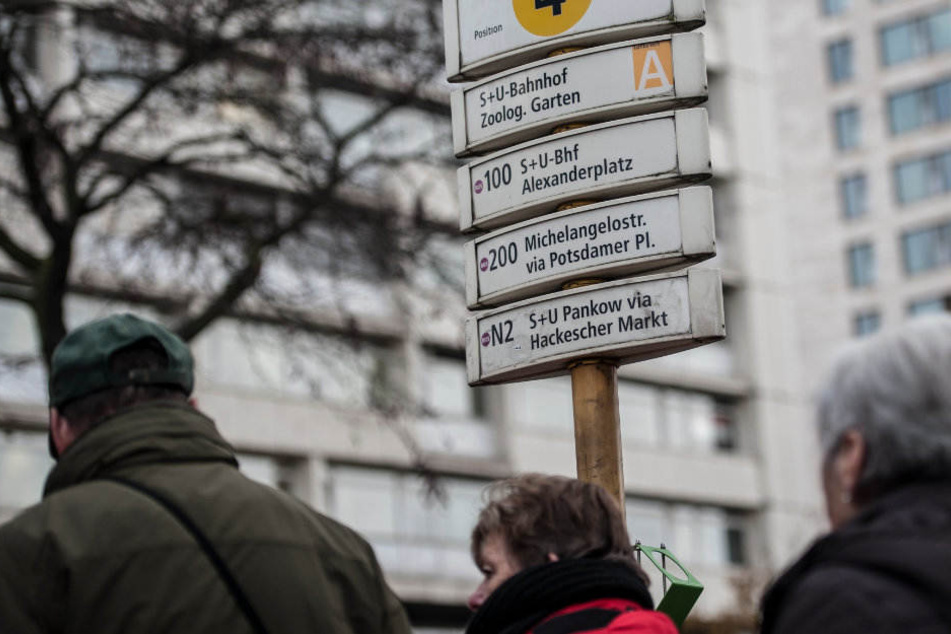 An mehreren Haltestellen fielen am Sonntagmorgen plötzlich Schüsse. (Symbolbild)