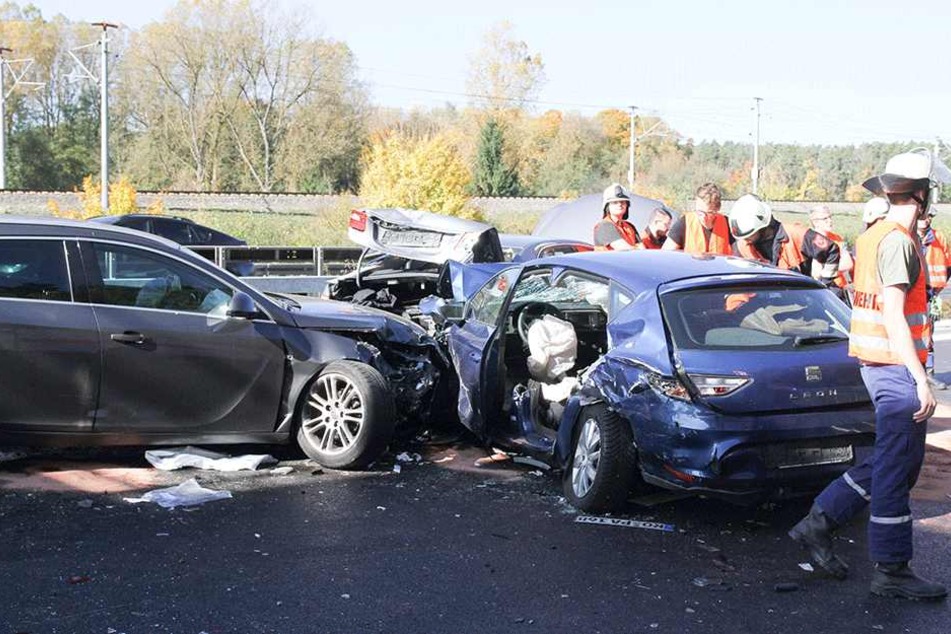 Zwei Personen wurden lebensgefährlich verletzt.
