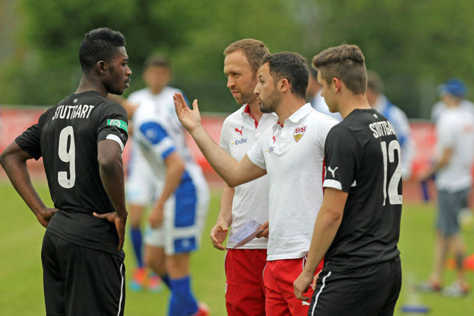 Guiliano Modica (l./hier gegen Aues Dimitrij Nazarov) kam in dieser Saison
nicht an der Leistung aus dem Aufstiegsjahr heran.