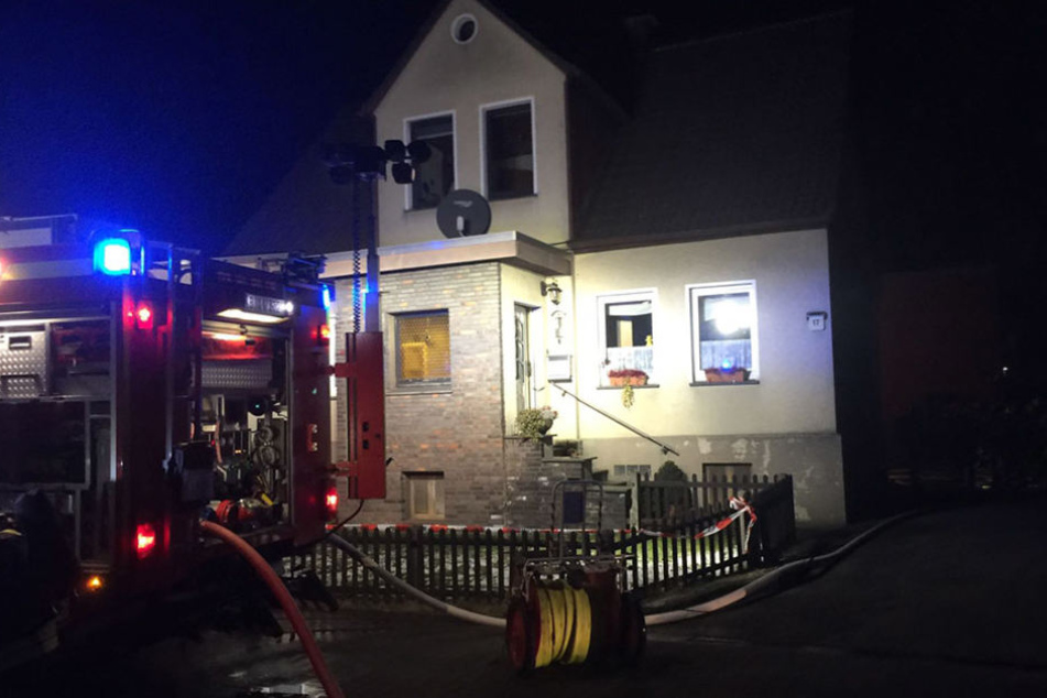 Die Wohnung im Erdgeschosses des Hauses hat Feuer gefangen.