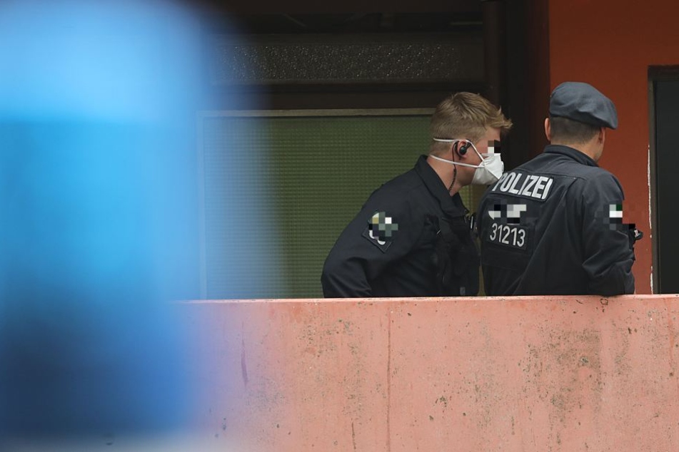 Staatsschutz und Staatsanwaltschaft der Kripo Wetzlar durchsuchten die Wohnungen. (Symbolbild)