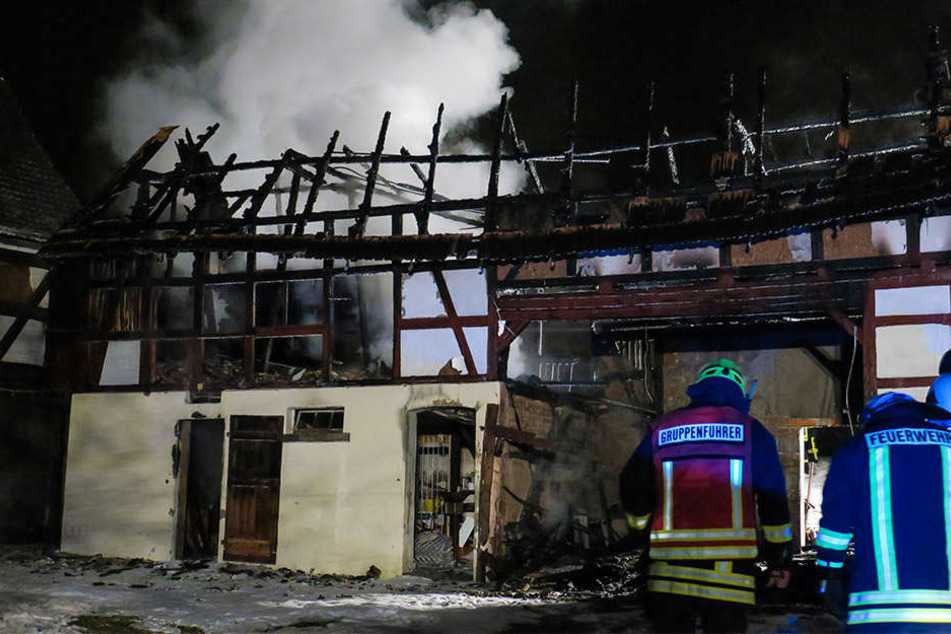 Das Gebäude wurde durch das Feuer völlig zerstört..