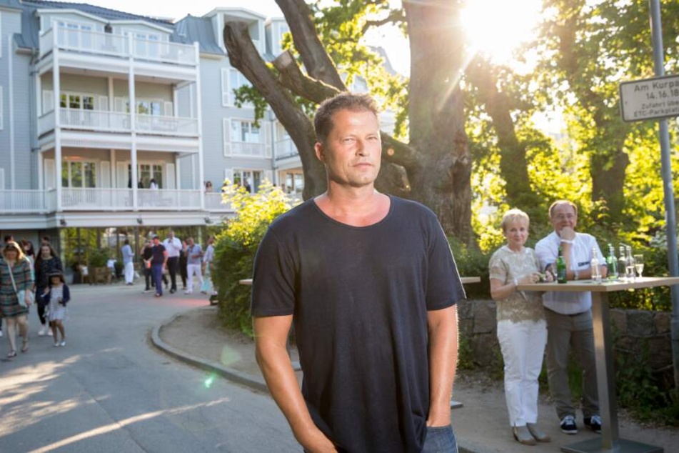 Til Schweiger bei der Eröffnung seines "Barefoot"-Hotels am Timmendorfer Strand.