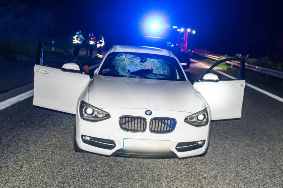 Bei einem ähnlichen Vorfall wurde die Windschutzscheibe eines Autos durchschlagen. (Archivfoto)