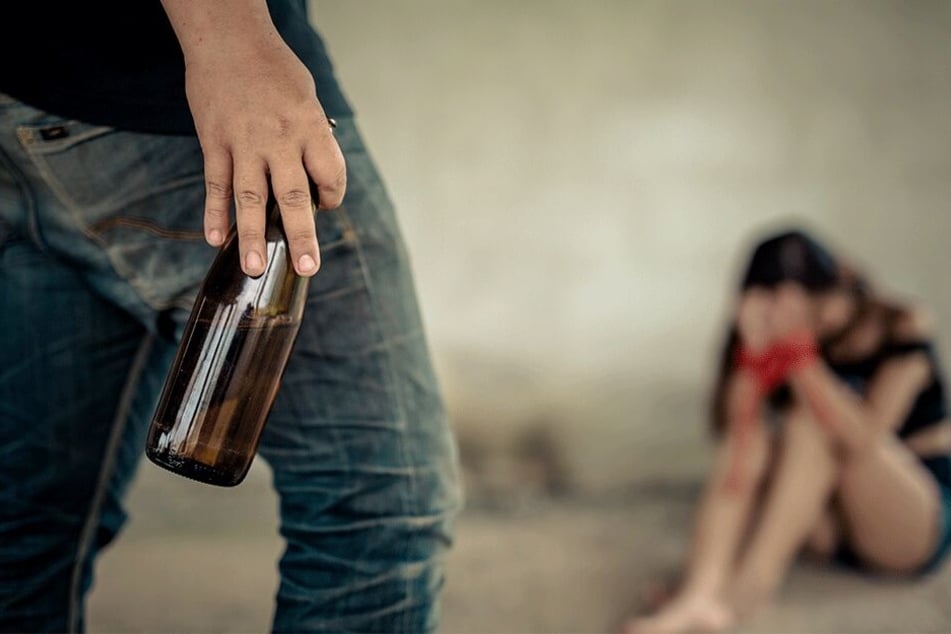 Der Vater (39) drohte nach der Vergewaltigung mit weiteren Attacken (Symbolbild).