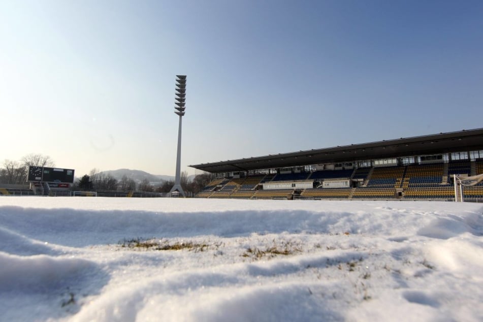 Auf dem Ernst-Abbe-Sportfeld in Jena geht aktuell nichts. (Symbolfoto)