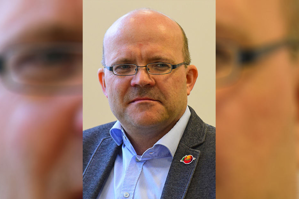Der eigentlich
recht
erfolgreiche
Obstland-Chef
Michael Erlecke
wurde
über Nacht
gefeuert.
Jetzt kommt
langsam Licht
ins Dunkel