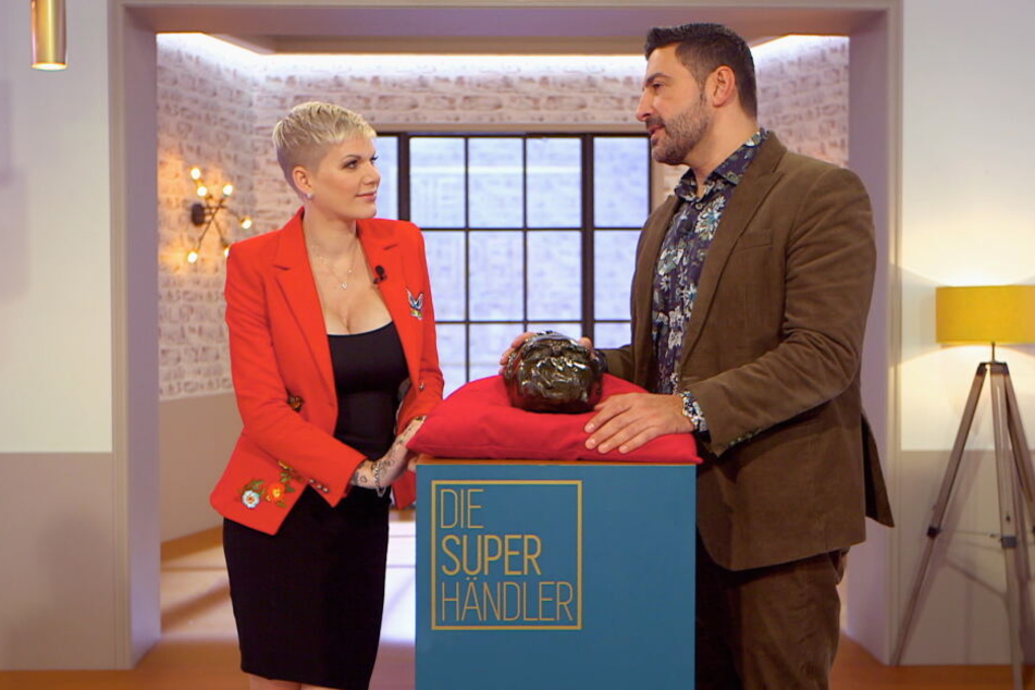Vor dem Besuch des ersten Superhändler-Raumes war Melanie Müller (31) im Gespräch mit Moderator Sükrü Pehlivan (46) noch voller Euphorie.