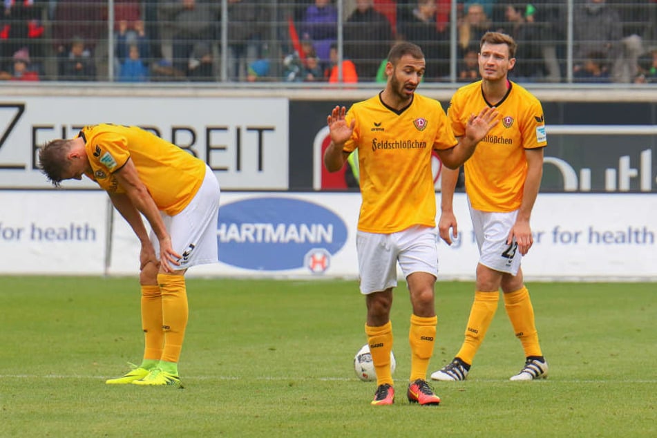 Sinnbildlich für das Spiel in Heidenheim: Kutschke, Gogia und Ballas sind enttäuscht.