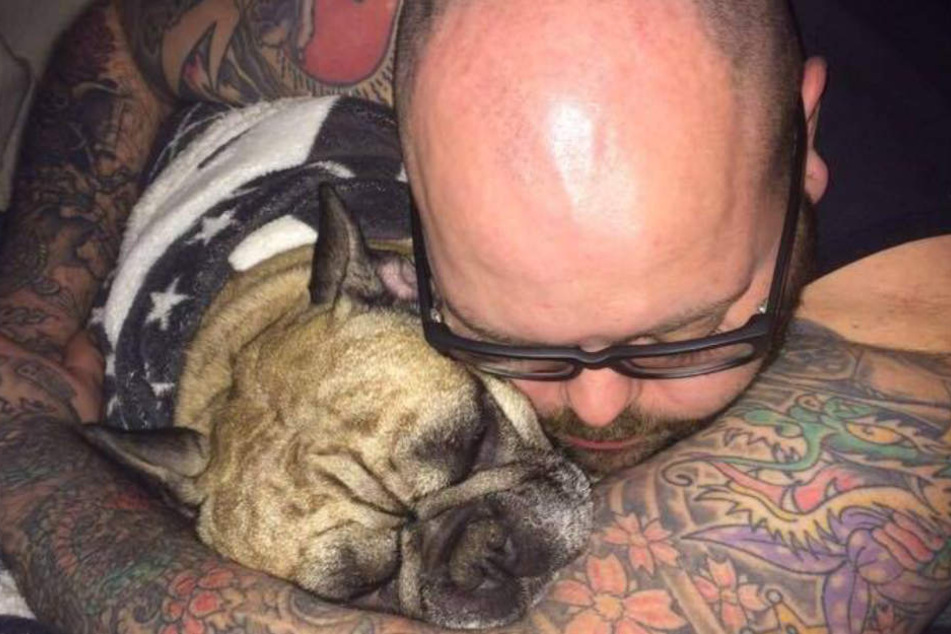 Unzertrennlich: Timo Hinkelmann und seine Bulldogge namens Nelson sind ein Herz und eine Seele.