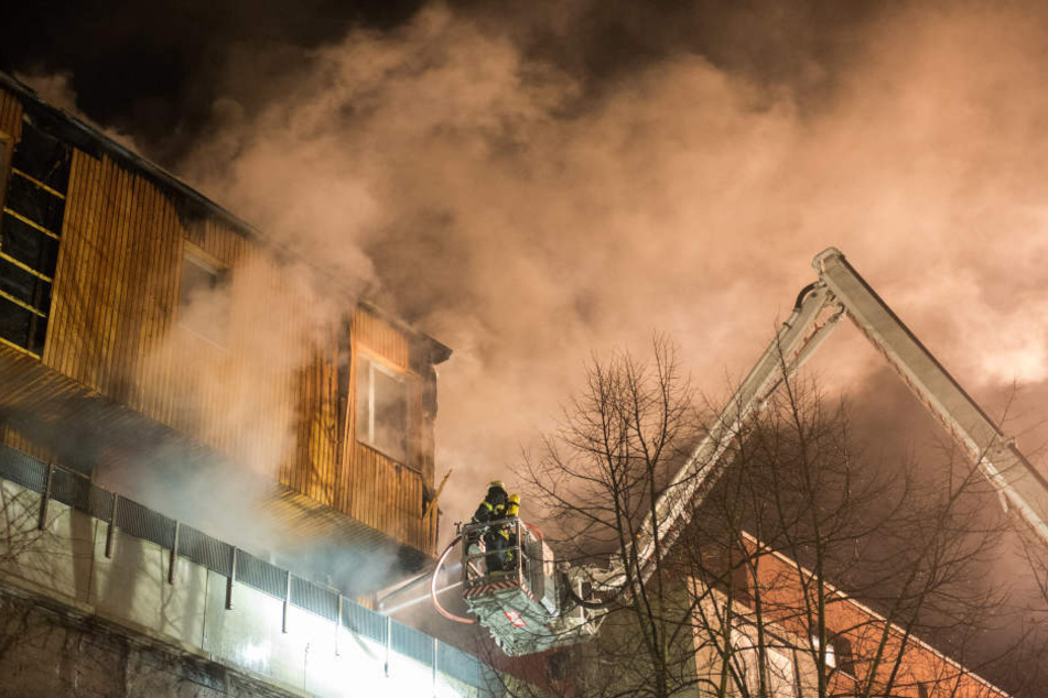 Der Brand war in einem Holzhaus auf dem Bunker ausgebrochen.