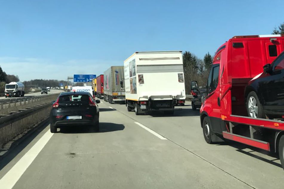 Auch auf der A4 gibt es derzeit Stau, in Fahrtrichtung Erfurt.