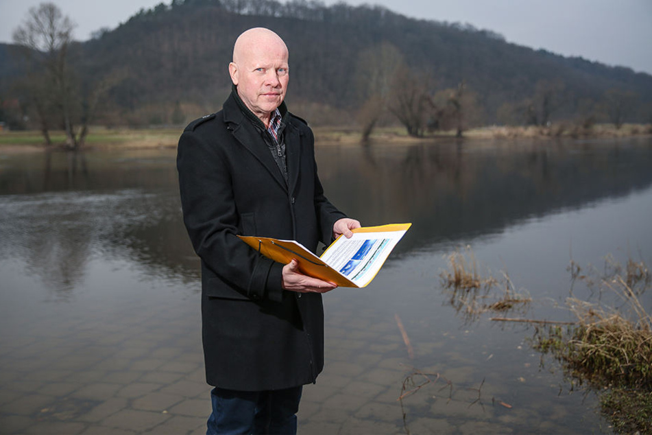 "Unsere einzige Chance": Anwohner Peter Marek (55) unterstützt mit seiner Bürgerinitiative "Niederseite" die Anhebungs-Pläne.