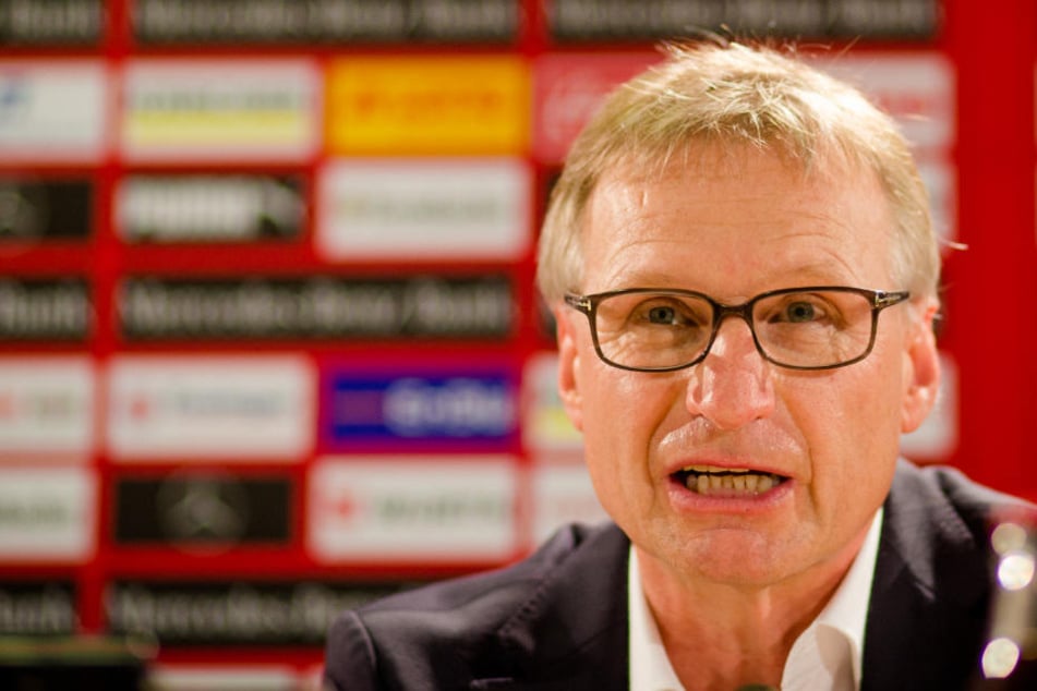 VfB-Manager Michael Reschke ist fassungslos wegen des Fouls. (Archivbild)