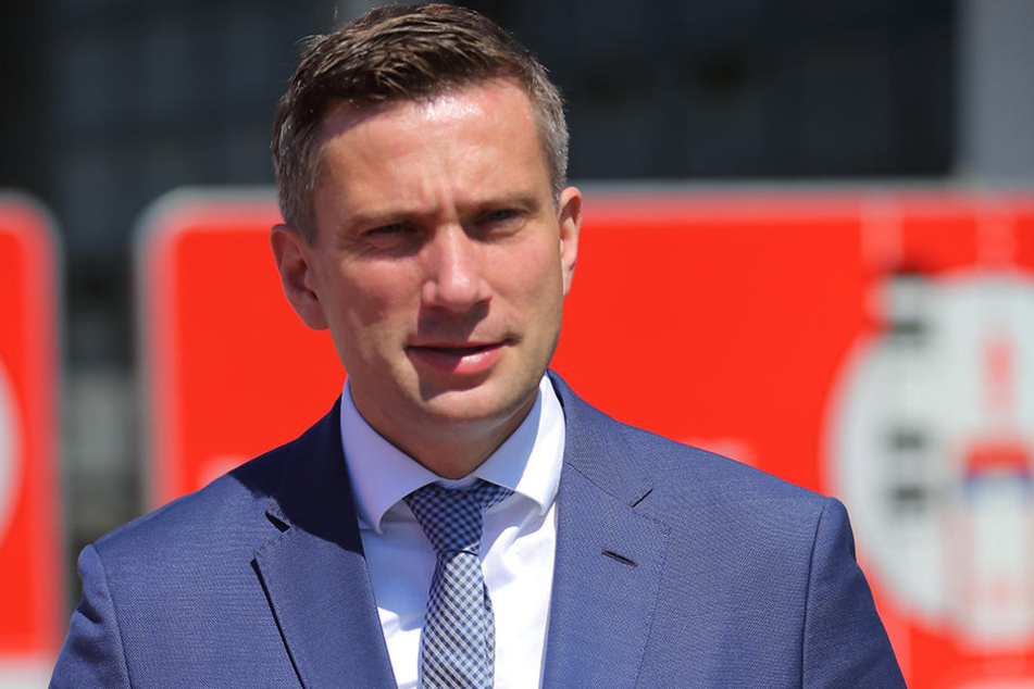Wirtschaftsminister Martin Dulig (43, SPD) appelliert an Sachsens
Firmen-Chefs, sich frühzeitig Gedanken um die Nachfolge zu machen. Es gehe um
viele Jobs