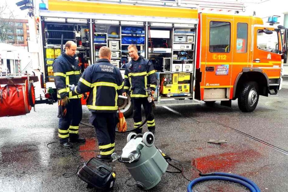 Die Einsatzkräfte hatten alle Hände voll zutun.