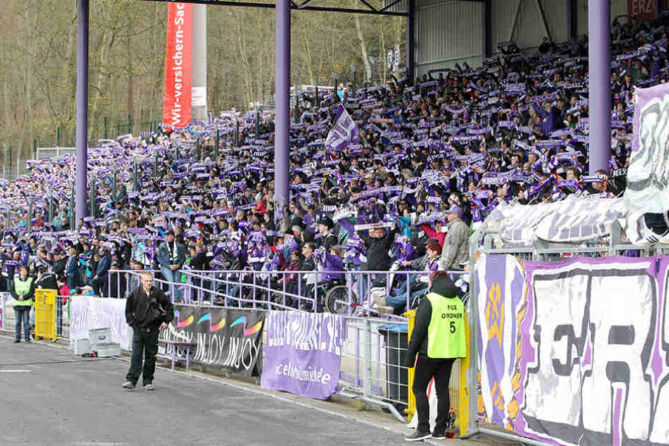Bitter: Vielen Fans wird es kaum möglich sein, die Auswärtsspiele an Freitagen live mitzuerleben