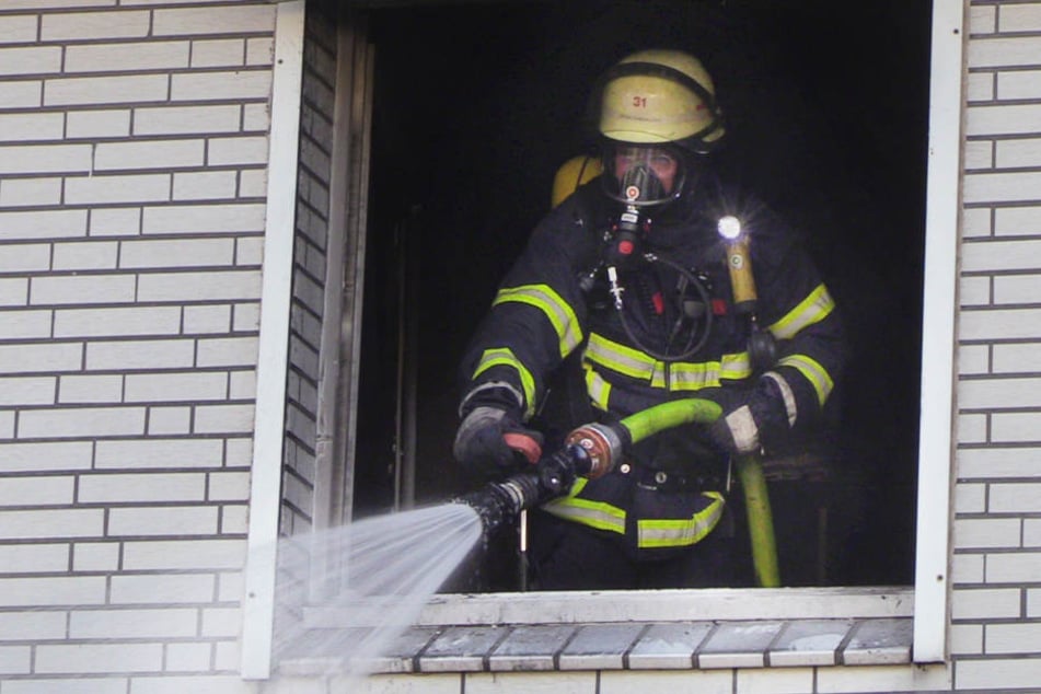 Die Feuerwehr hatte den Brand in dem Gebäude schnell unter Kontrolle.