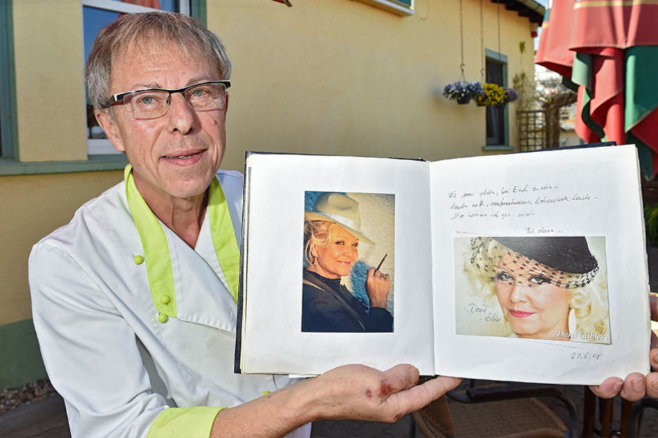 Im dicken Gästebuch von Dieter Förster (66) haben
sich alle seine Stars verewigt.