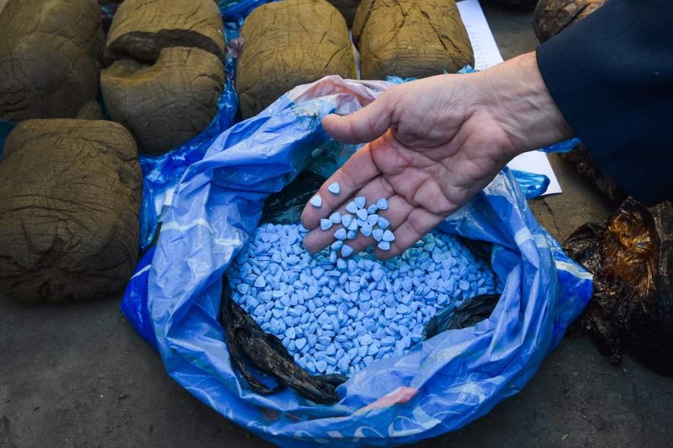 Die Polizei hat Grundstoffe für über eine Milliarde Ecstasy-Tabletten entdeckt
