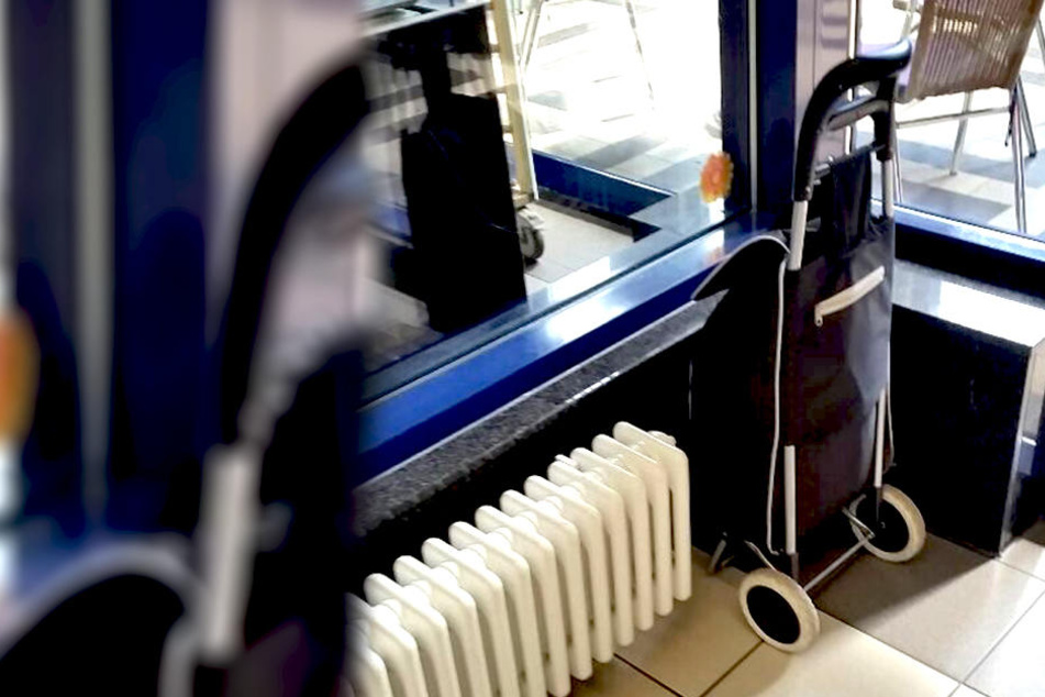 Dieser abgestellte Trolley sorgte für einen längeren Polizeieinsatz am Bahnhof in Görlitz.