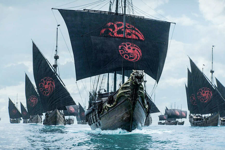 Die Flotte von Euron Graufreud (Pilou Asbaek) bewacht Königsmund.