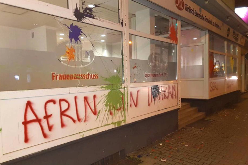 Unbekannte verübten laut Polizei einen politisch motivierten Anschlag auf den Ditib-Sitz Minden.