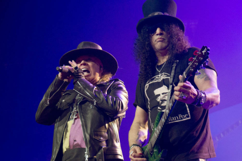 Axl Rose und Slash bei einem Auftritt in Kalifornien. In Berlin waren die Fans mit dem Sound unzufrieden.