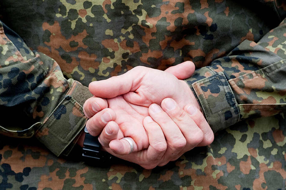 Ein Soldat kämpft gegen seine Vorliebe fürs Lügen. (Symbolbild)