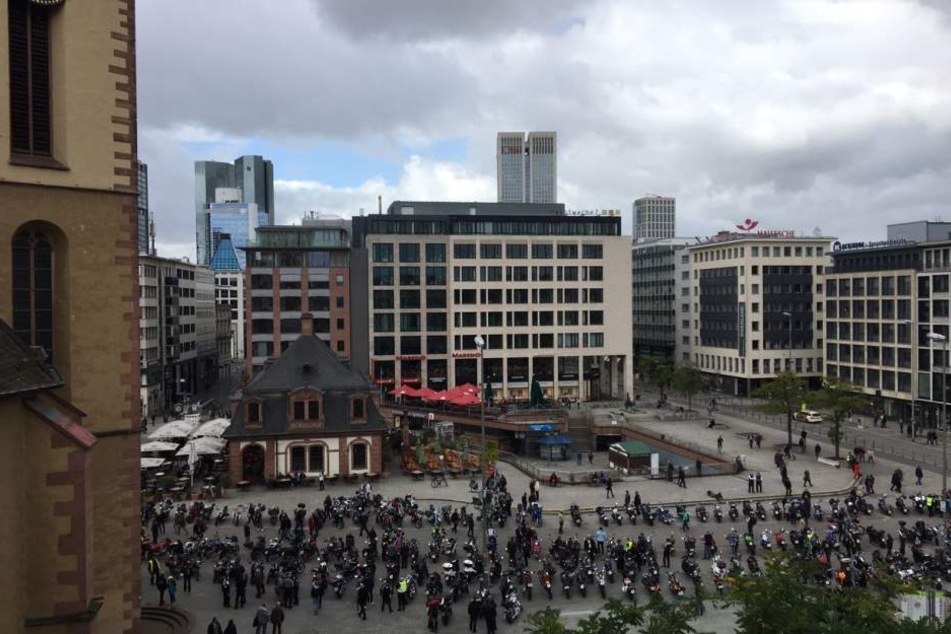 Biker mit Motto: Zusammenkommen und den Verstorbenen gedenken.