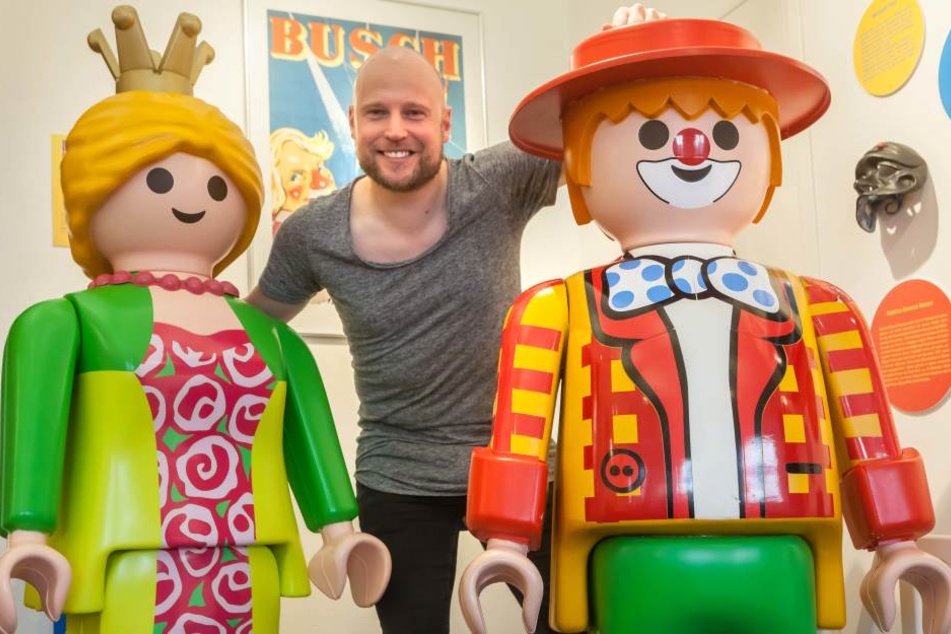 Der Hamburger Sammler Oliver Schaffer (38) hat die größte Playmobil-Sammlung
der Welt. Teile davon sind jetzt im Erzgebirge zu sehen.
