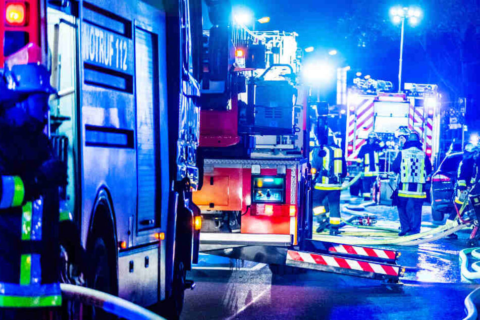 Die Feuerwehrleute konnten den Brand im Altenheim schnell unter Kontrolle bringen (Symbolbild).