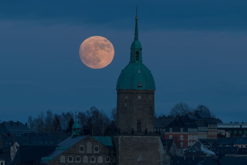 Der Supermond Anfang 2018 über Annaberg-Buchholz.