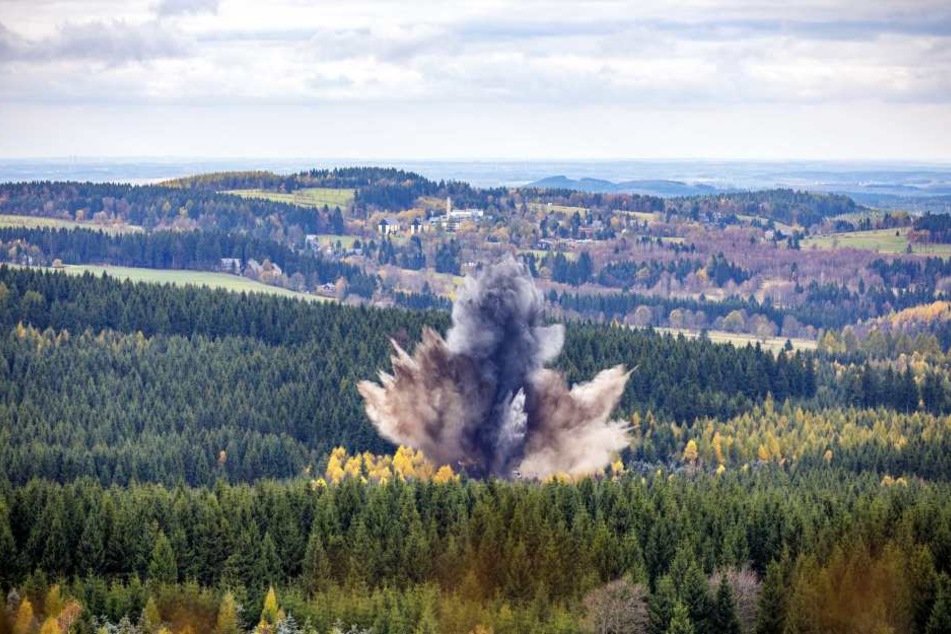 Meterhoch stieg der Rauch über dem Erzgebirge auf. Es wird nicht die letzte
Sprengung hier gewesen sein.