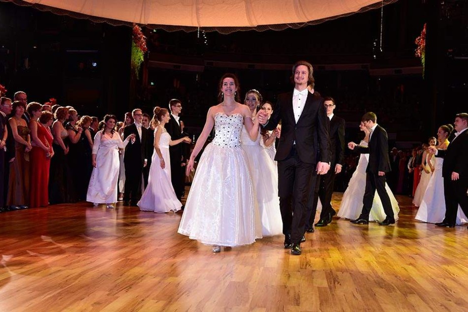 Insgesamt 22 Debütantenpaare sucht die Tanzschule Köhler-Schimmel für den
Ball.