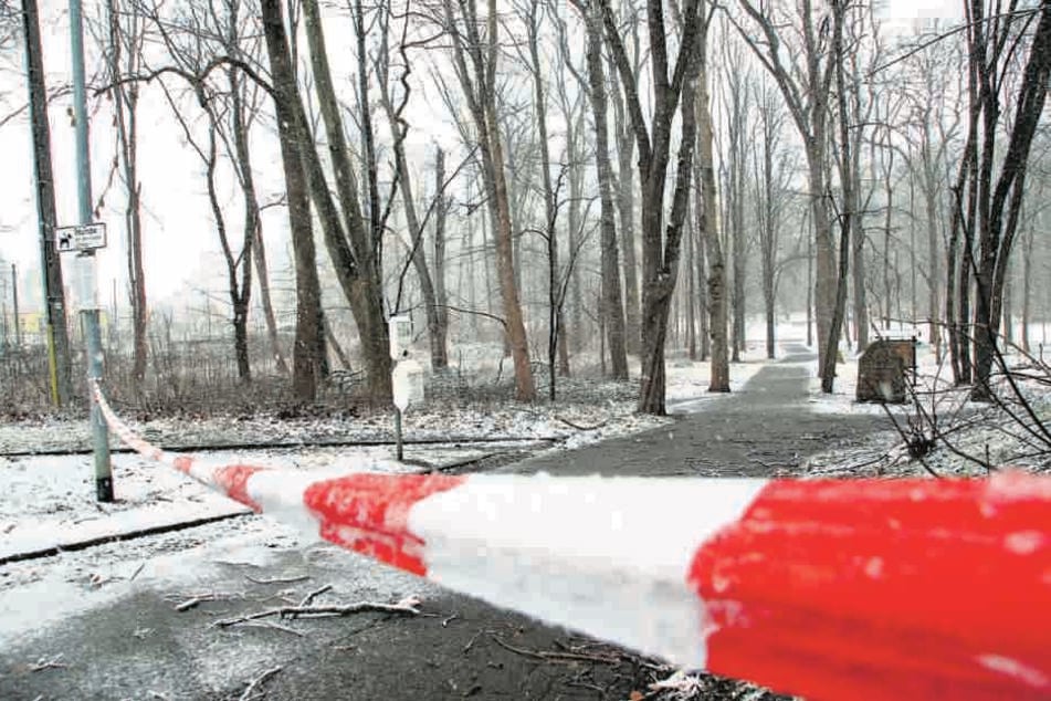 Wegen Lebensgefahr gesperrt: der Wilhelm-Wunderlich-Park in Meerane.